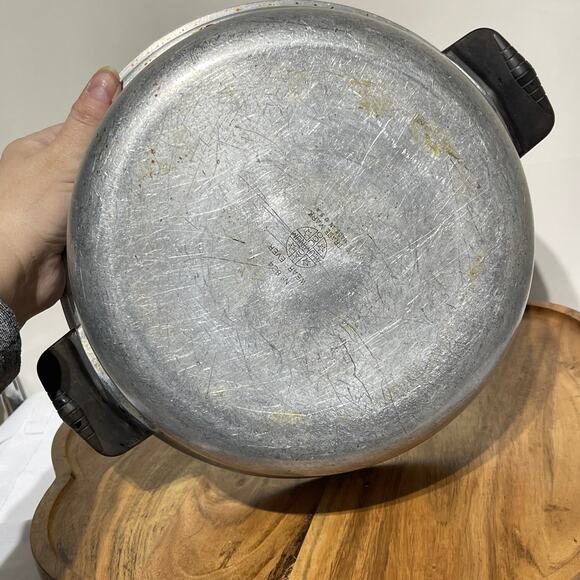WEAR EVER 4 qt. Stock Pot Dutch Oven No. 824 Aluminum NO LIDE Made USA Vintage - Picture 12 of 12